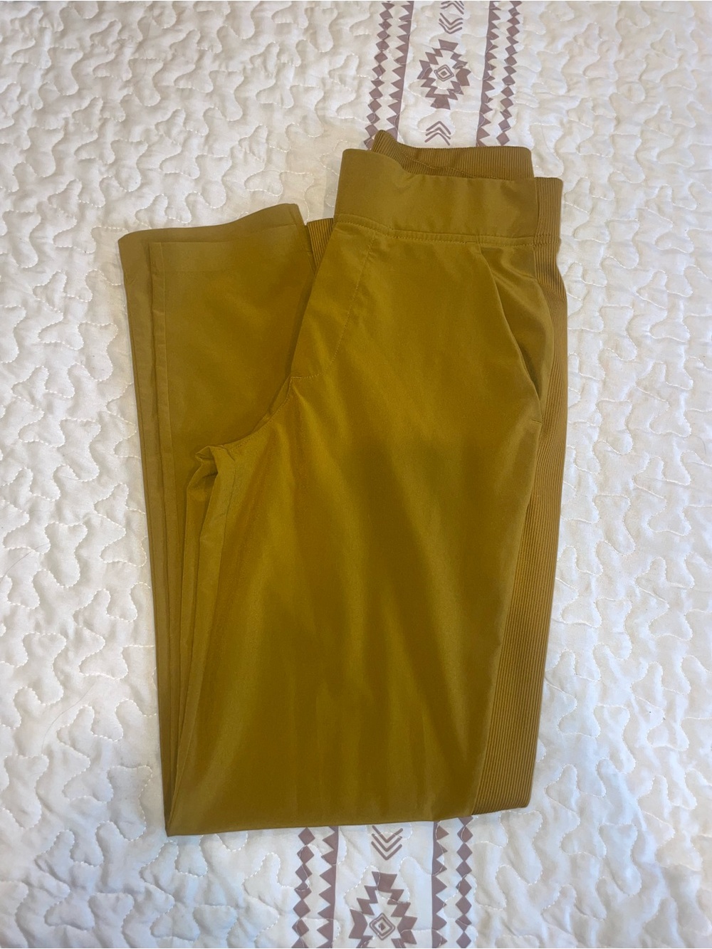 Athleta Women’s  Mustard Green Athletic Crop Pants